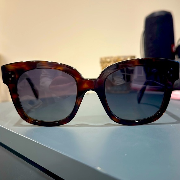 Celine tortoise square sunglasses with polarized lenses - Picture 1 of 3